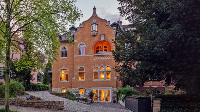 weinvilla-1901_hospitality-design_aussenansicht-villa_header