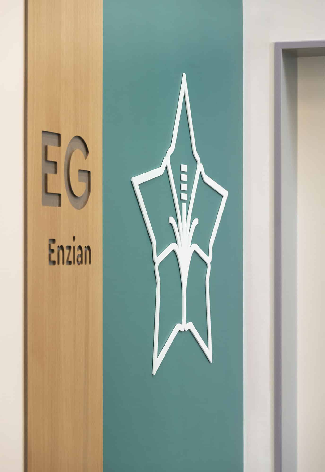 wohnpark-im-blumenviertel_signage_wegeleitsystem_enzian